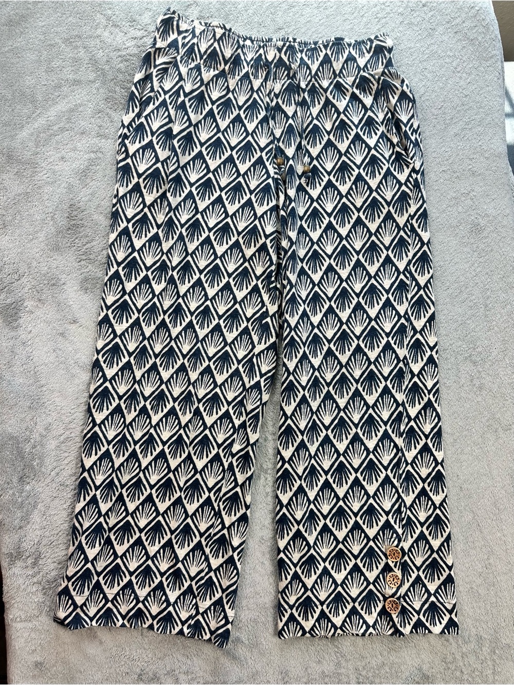 C&C California Women’s Size S Blue White Geometric Print Pull On Pants Elastic